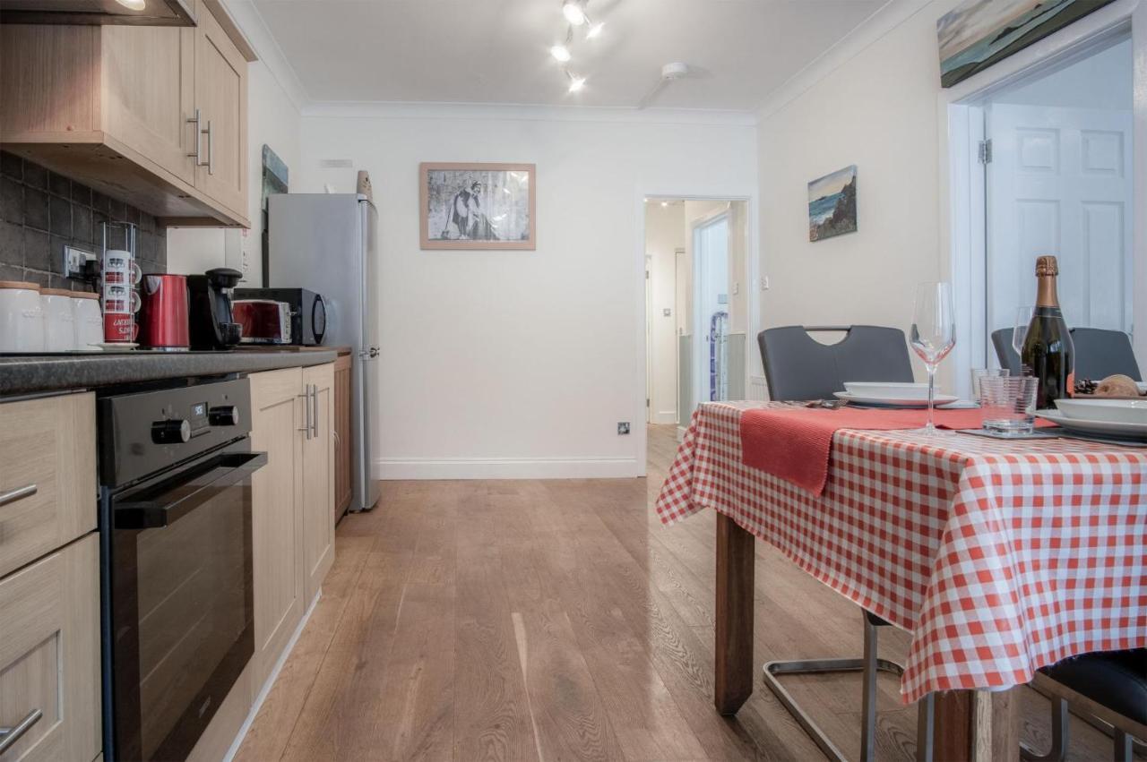 Glenvale - 2 Bedroom Apartment - Saundersfoot Buitenkant foto